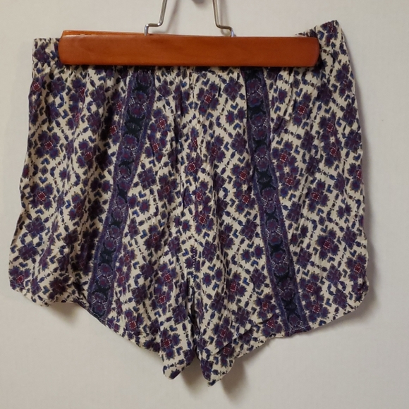 Brandy Melville Shorts - Picture 3 of 4